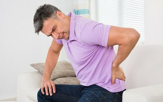 A kismedencei fájdalom a krónikus prosztatagyulladás gyakori tünete férfiaknál